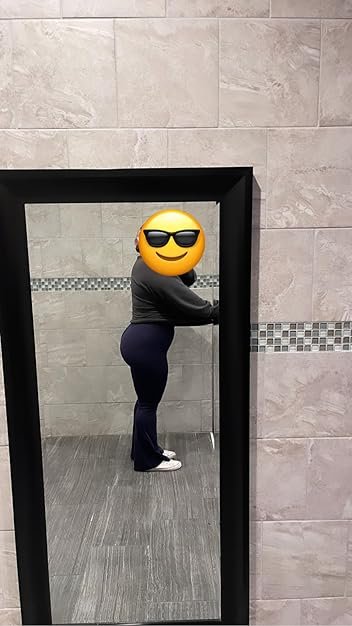 モア・タイト・ジム・ポーグス・ロッキング・ゼア・ブーティー・ショーツ・アンド・フロウンティング・イット・オール 3