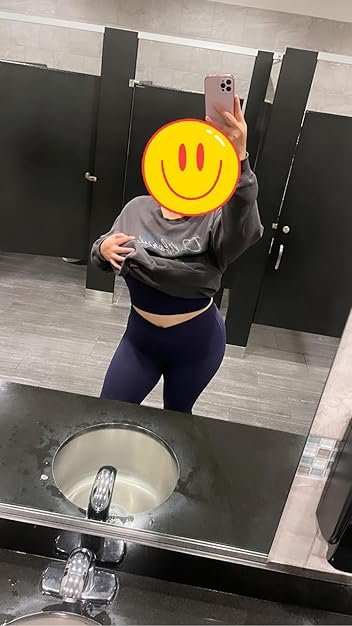 モア・タイト・ジム・ポーグス・ロッキング・ゼア・ブーティー・ショーツ・アンド・フロウンティング・イット・オール 5