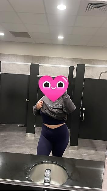 モア・タイト・ジム・ポーグス・ロッキング・ゼア・ブーティー・ショーツ・アンド・フロウンティング・イット・オール 6