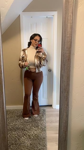 モア・タイト・ジム・ポーグス・ロッキング・ゼア・ブーティー・ショーツ・アンド・フロウンティング・イット・オール 7