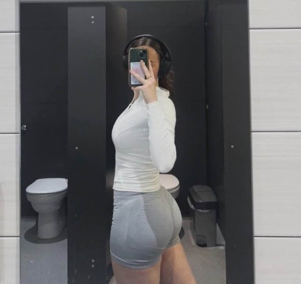 デリシャス・カレッジ・スラット・アリー — ウェット、タイト、アンド・ベッギング・フォア・アクション 21