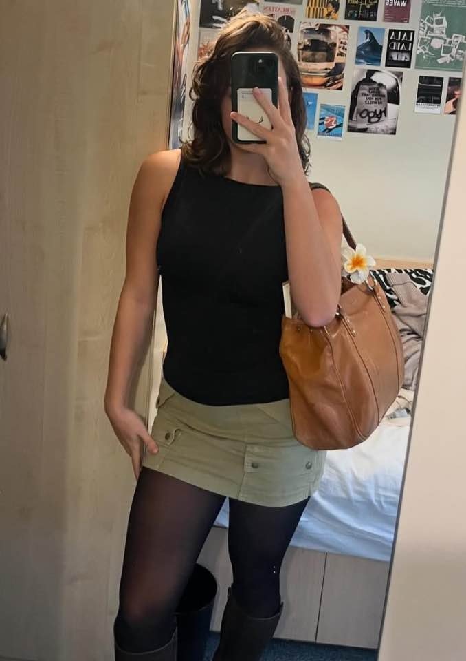 デリシャス・カレッジ・スラット・アリー — ウェット、タイト、アンド・ベッギング・フォア・アクション 22