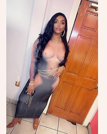 Dış Mekanda İnsanları Alay Eden Anahat Elbiseleri 5