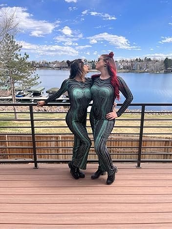 Dış Mekanda İnsanları Alay Eden Anahat Elbiseleri 9