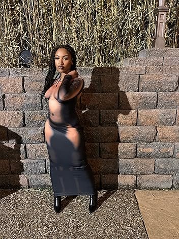 Dış Mekanda İnsanları Alay Eden Anahat Elbiseleri 11