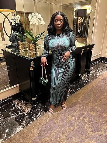 Dış Mekanda İnsanları Alay Eden Anahat Elbiseleri 18