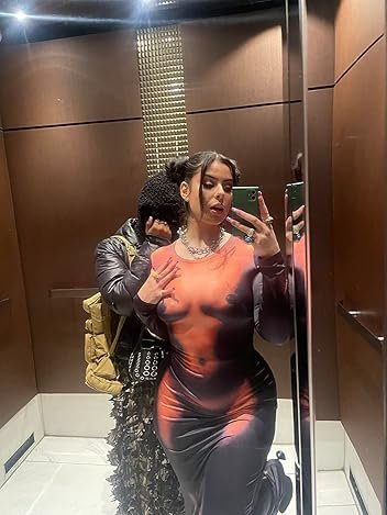 Dış Mekanda İnsanları Alay Eden Anahat Elbiseleri 20