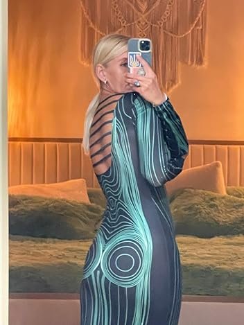 Dış Mekanda İnsanları Alay Eden Anahat Elbiseleri 28