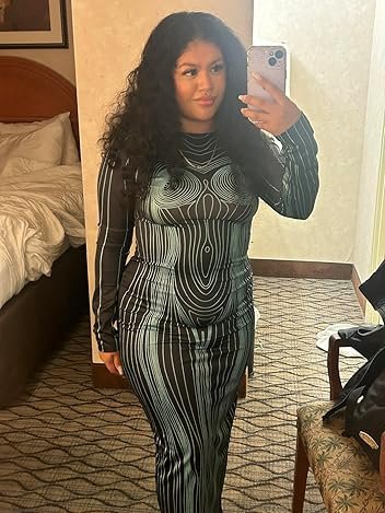 Dış Mekanda İnsanları Alay Eden Anahat Elbiseleri 32