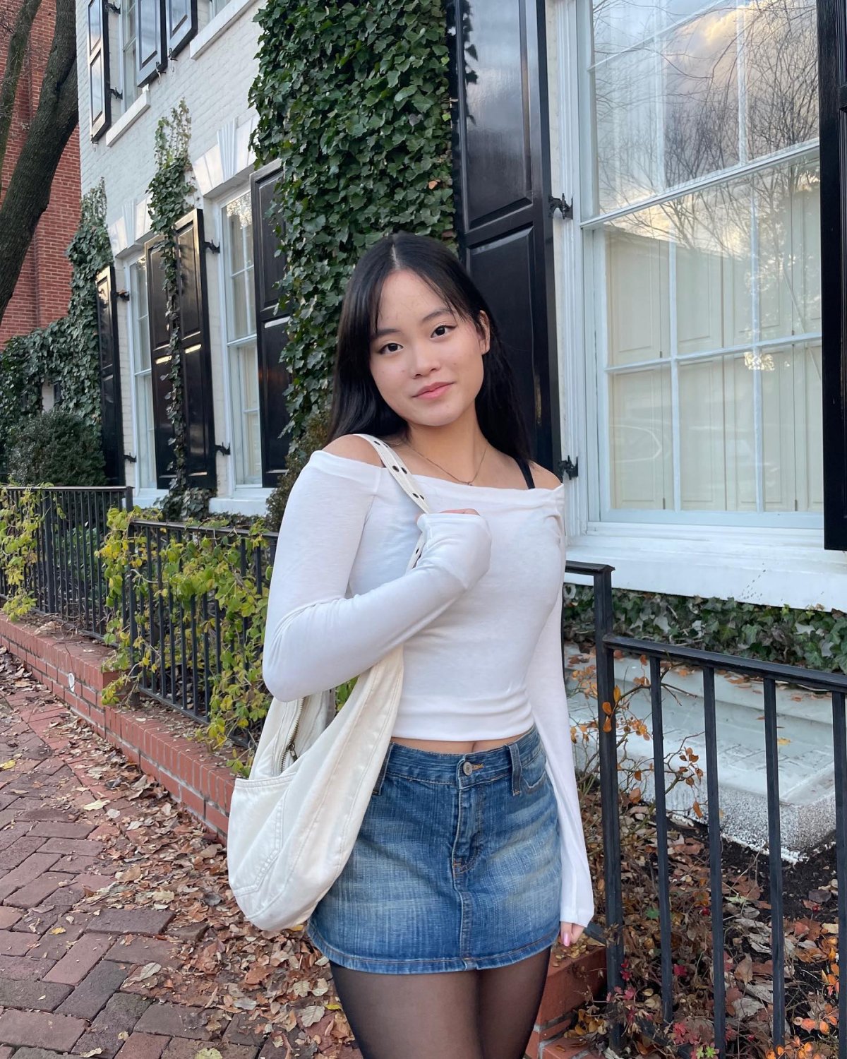 Mini Oriental Bitch su Instagram 43