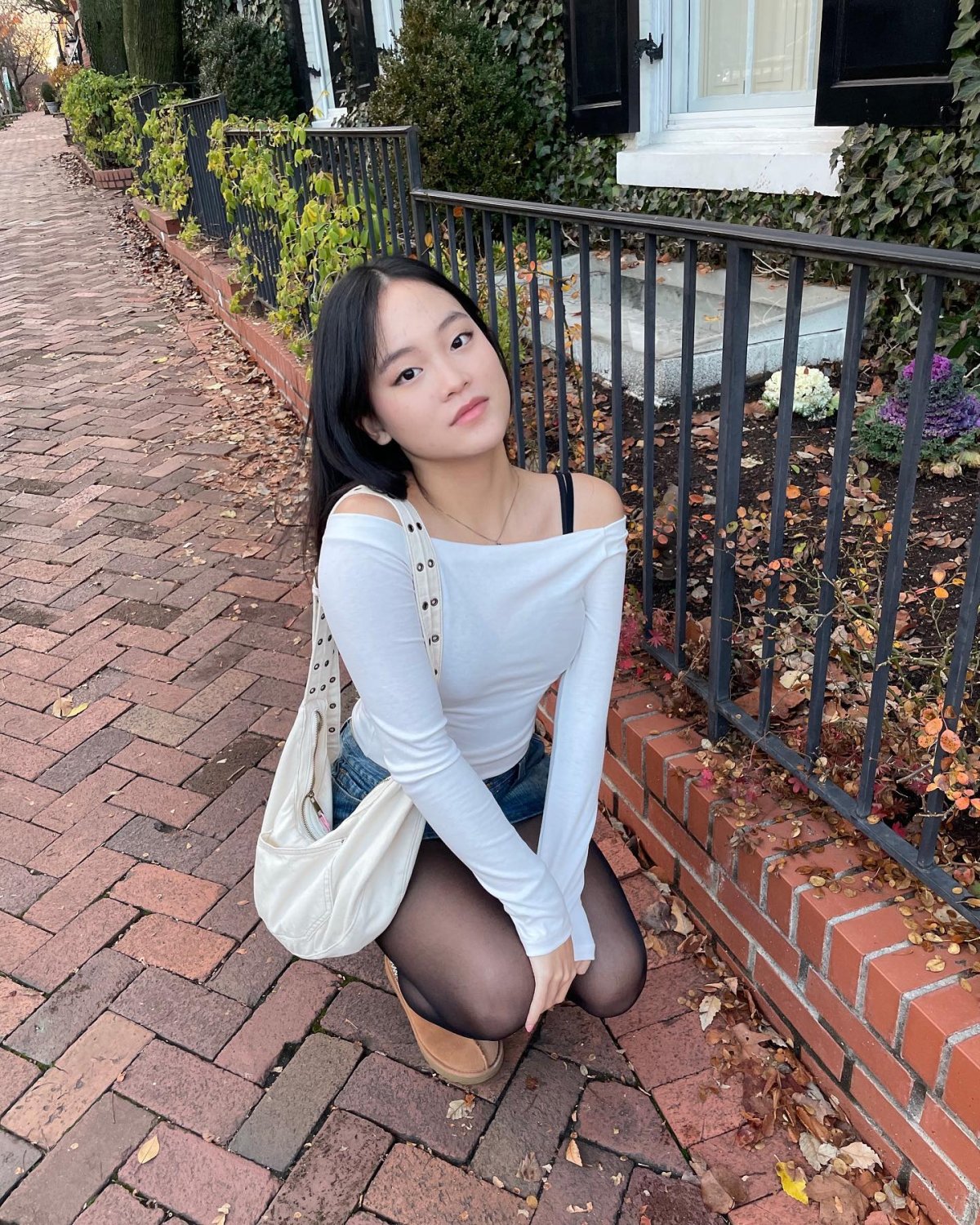 Mini Oriental Bitch su Instagram 45