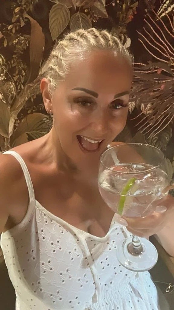 52-Year-Old Blonde MILF Proves She’s Still a Fucking Goddess 14