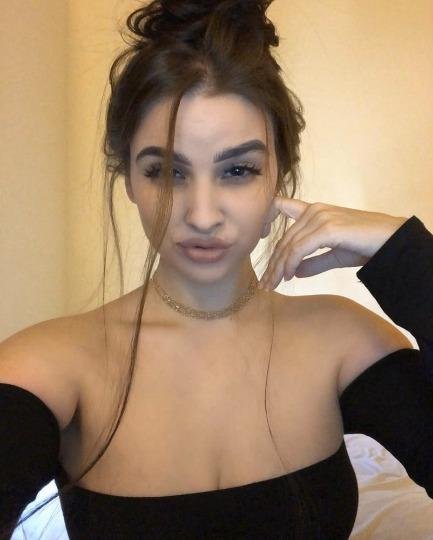 25-Year-Old Emo Escort From Oakland With Perfect Hourglass Curves 7