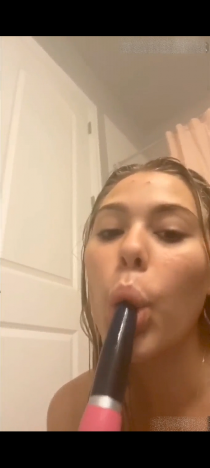 シック・ラティーナ・ウィズ・ア・ヒュージ・アス・ベッギング・フォア・ア・ロー・ファック 10