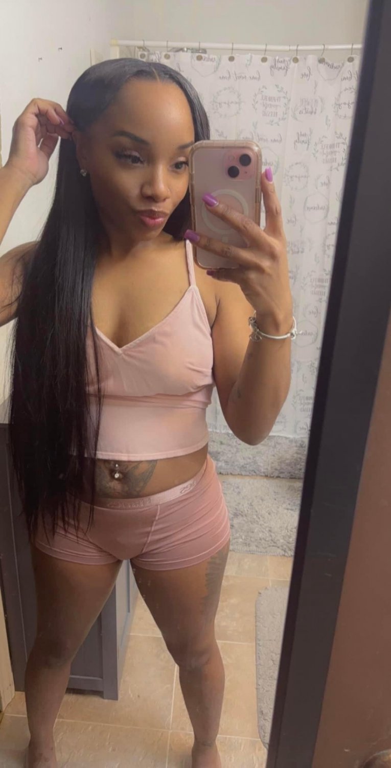 Thick Ebony Bombshell Dripping With Lust and Ready to Play 7