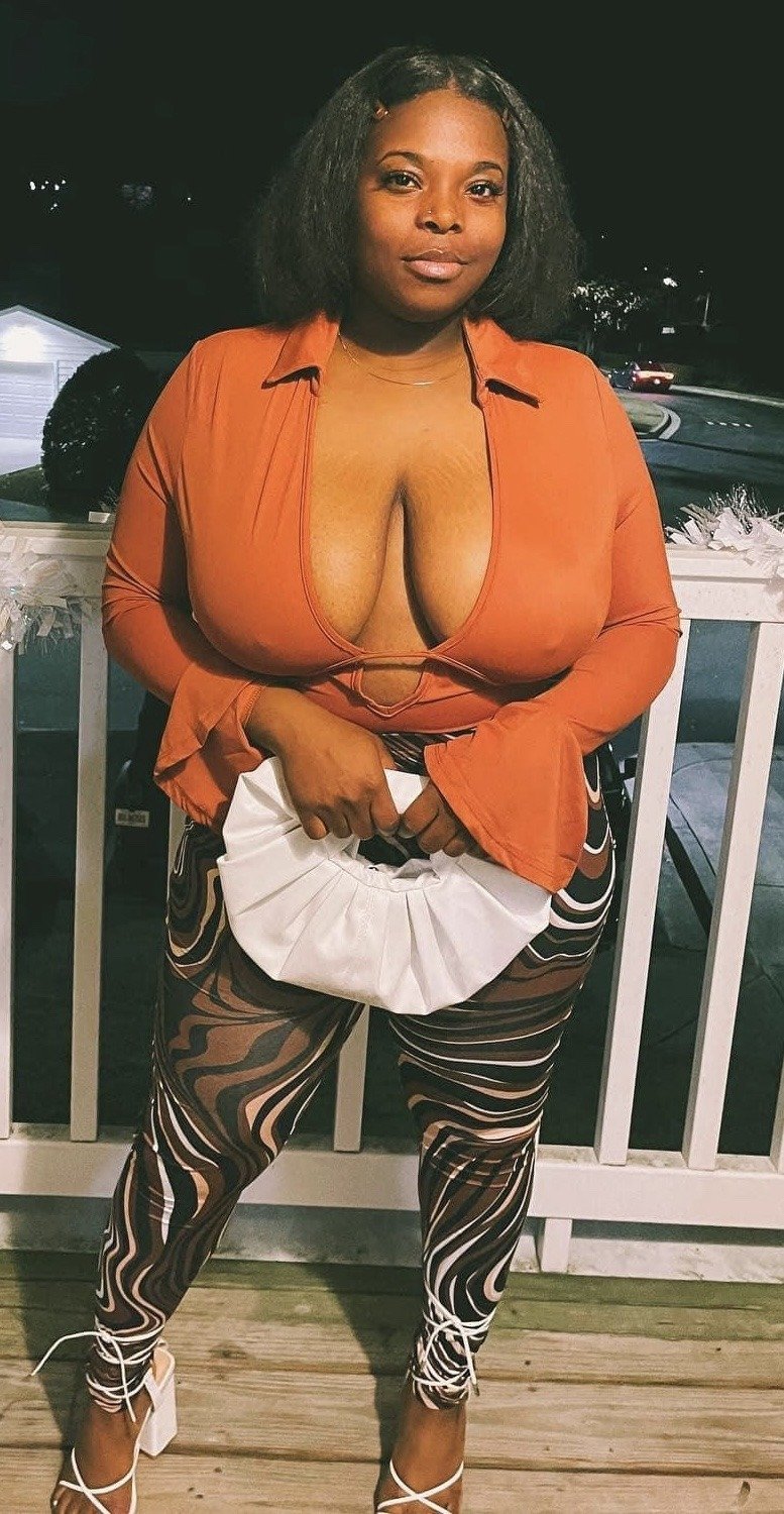 Thick Ebony Bombshell Dripping With Lust and Ready to Play 16
