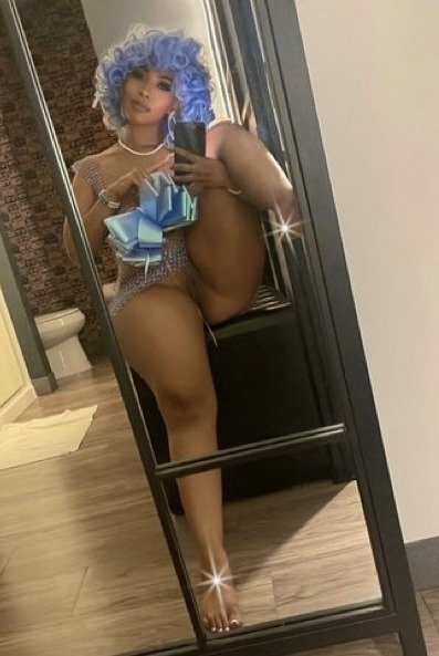 Thick Ebony Bombshell Dripping With Lust and Ready to Play 25