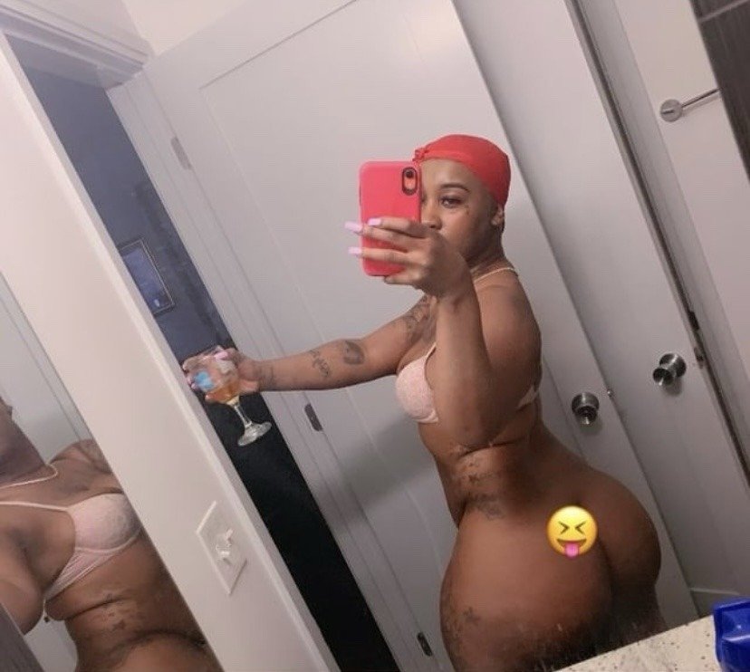 Thick Ebony Bombshell Dripping With Lust and Ready to Play 31