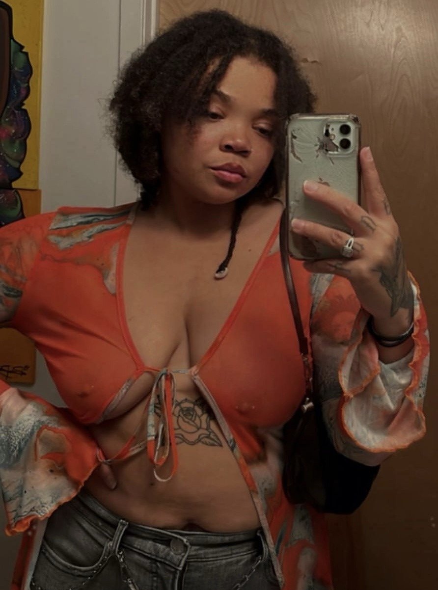 Thick Ebony Bombshell Dripping With Lust and Ready to Play 39