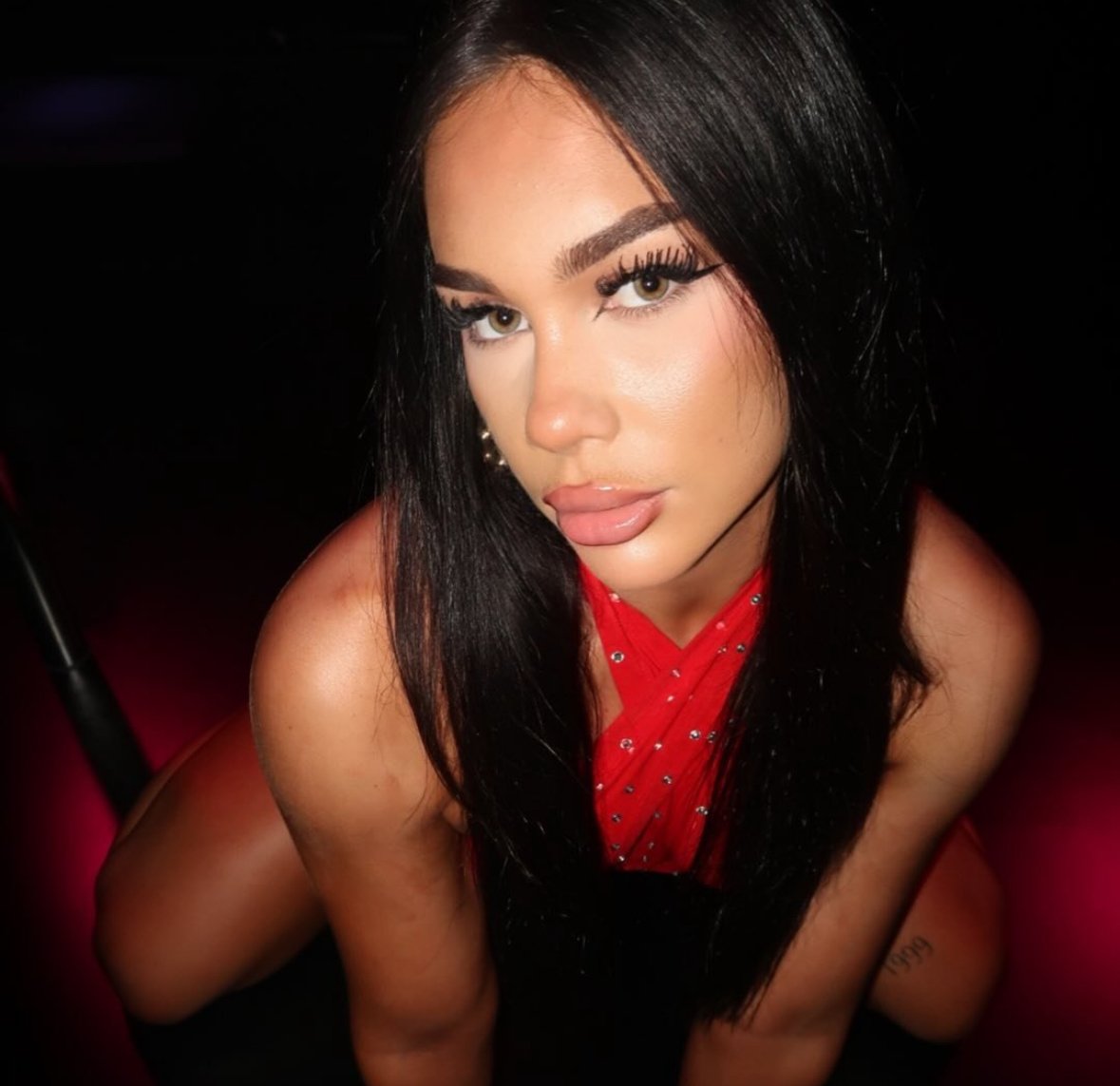 スラッティー・ブリスベン・ストリッパー・デイナ・ラブズ・BBC — キック・フォア・ハー・ワイルデスト・クリップス 7