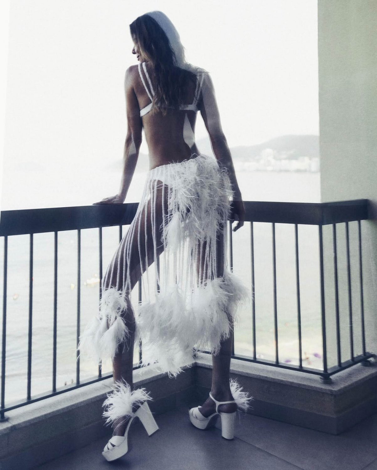 アブソルート・デリカシー — ビューティフル・アンド・ホーニー・ライク・ユー・ドリーム・オブ 3