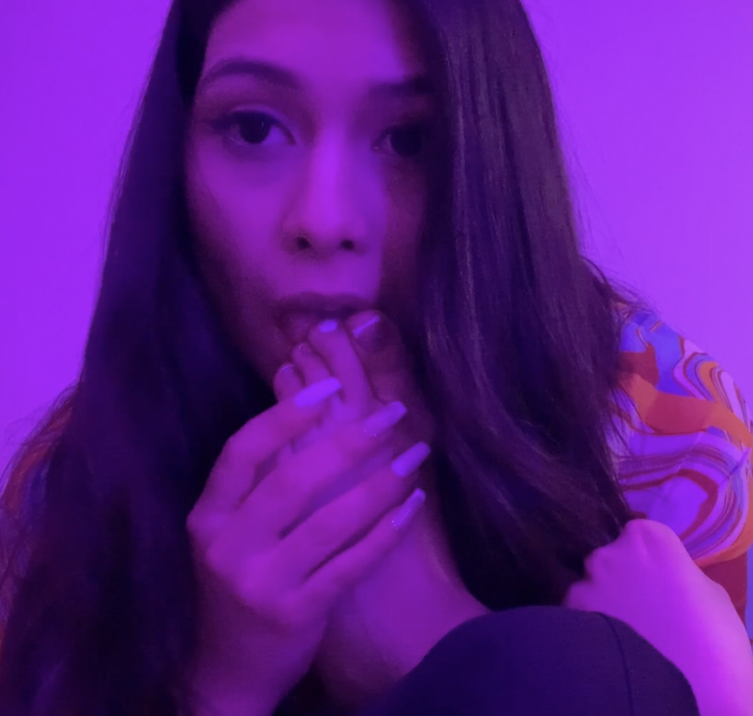 Latina Goddess Worships Her Own Feet in a Sultry Tease 7