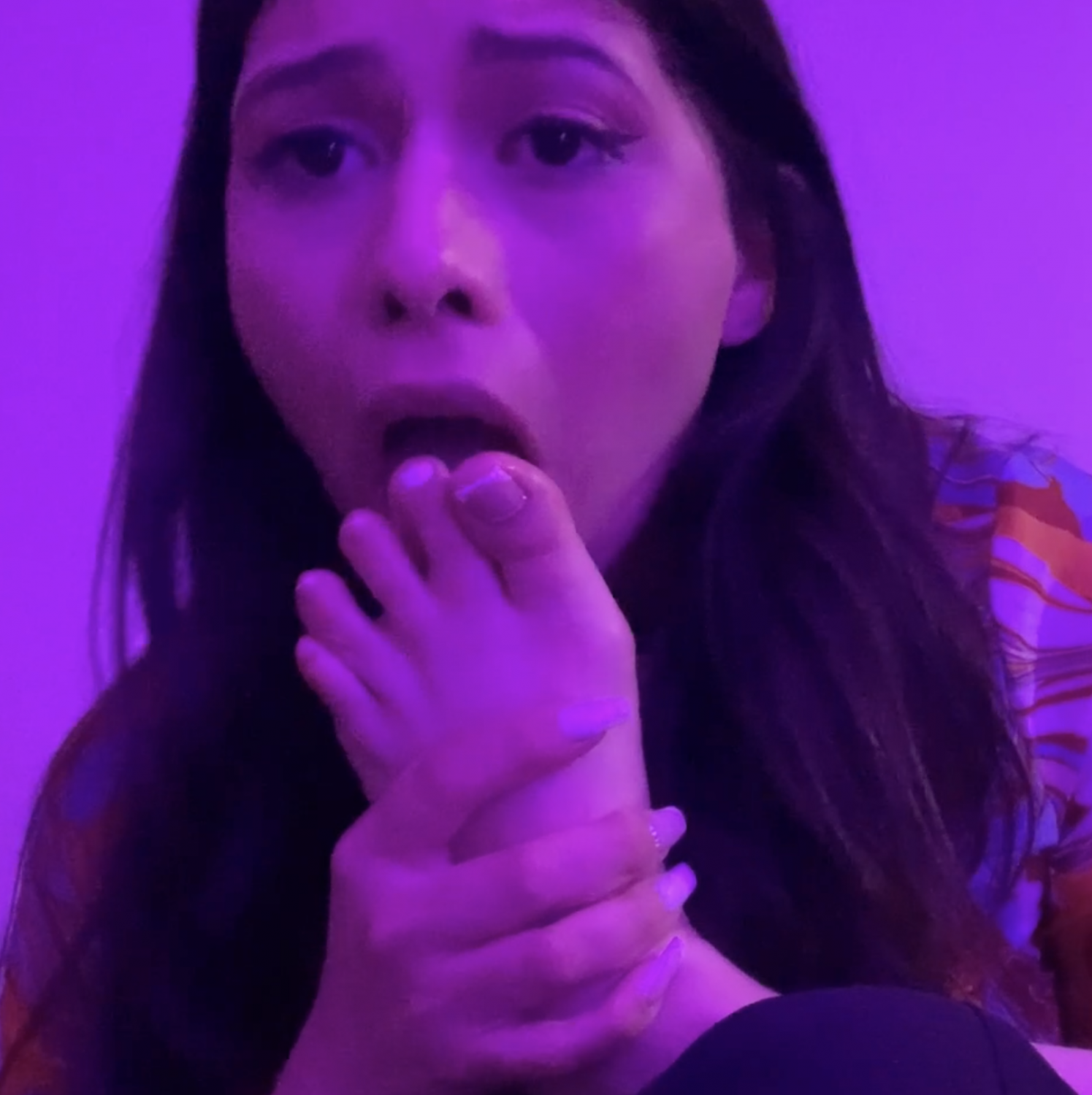 Latina Goddess Worships Her Own Feet in a Sultry Tease 8