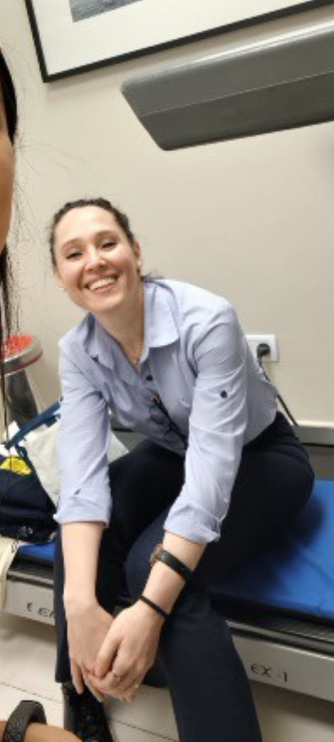 スクルンプシャス・エステフィー・フロム・アルゼンチナ・ターンズ・イントゥ・ア・ワイルド・パブリック・カムダンプ・スラット 1