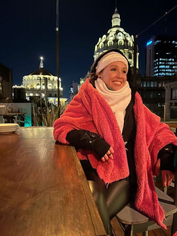 スクルンプシャス・エステフィー・フロム・アルゼンチナ・ターンズ・イントゥ・ア・ワイルド・パブリック・カムダンプ・スラット 2