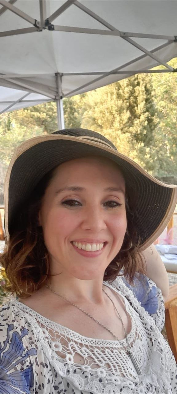 スクルンプシャス・エステフィー・フロム・アルゼンチナ・ターンズ・イントゥ・ア・ワイルド・パブリック・カムダンプ・スラット 48