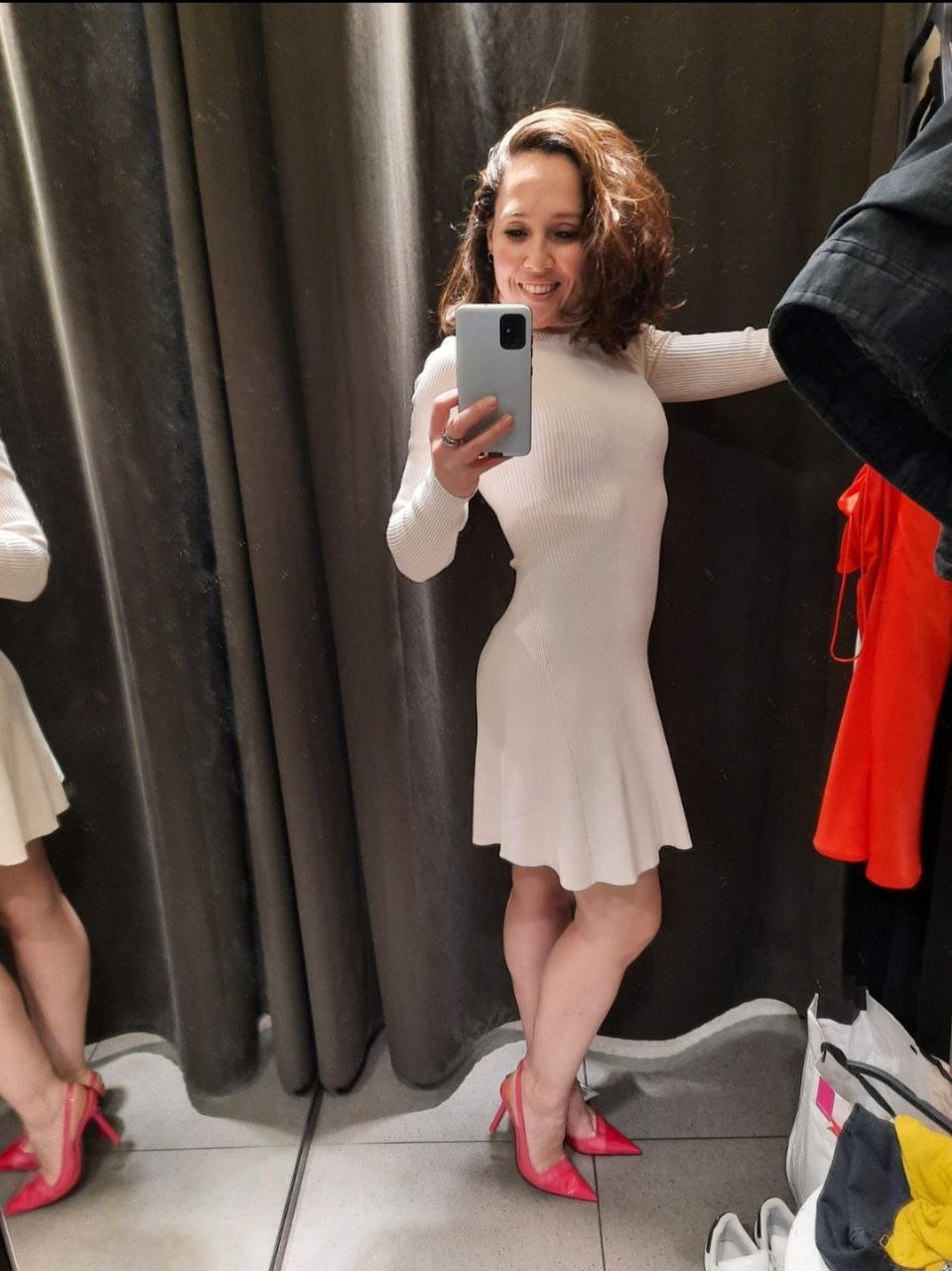 スクルンプシャス・エステフィー・フロム・アルゼンチナ・ターンズ・イントゥ・ア・ワイルド・パブリック・カムダンプ・スラット 51