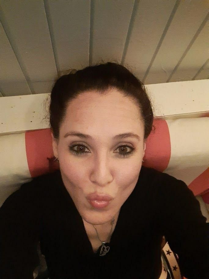 スクルンプシャス・エステフィー・フロム・アルゼンチナ・ターンズ・イントゥ・ア・ワイルド・パブリック・カムダンプ・スラット 63