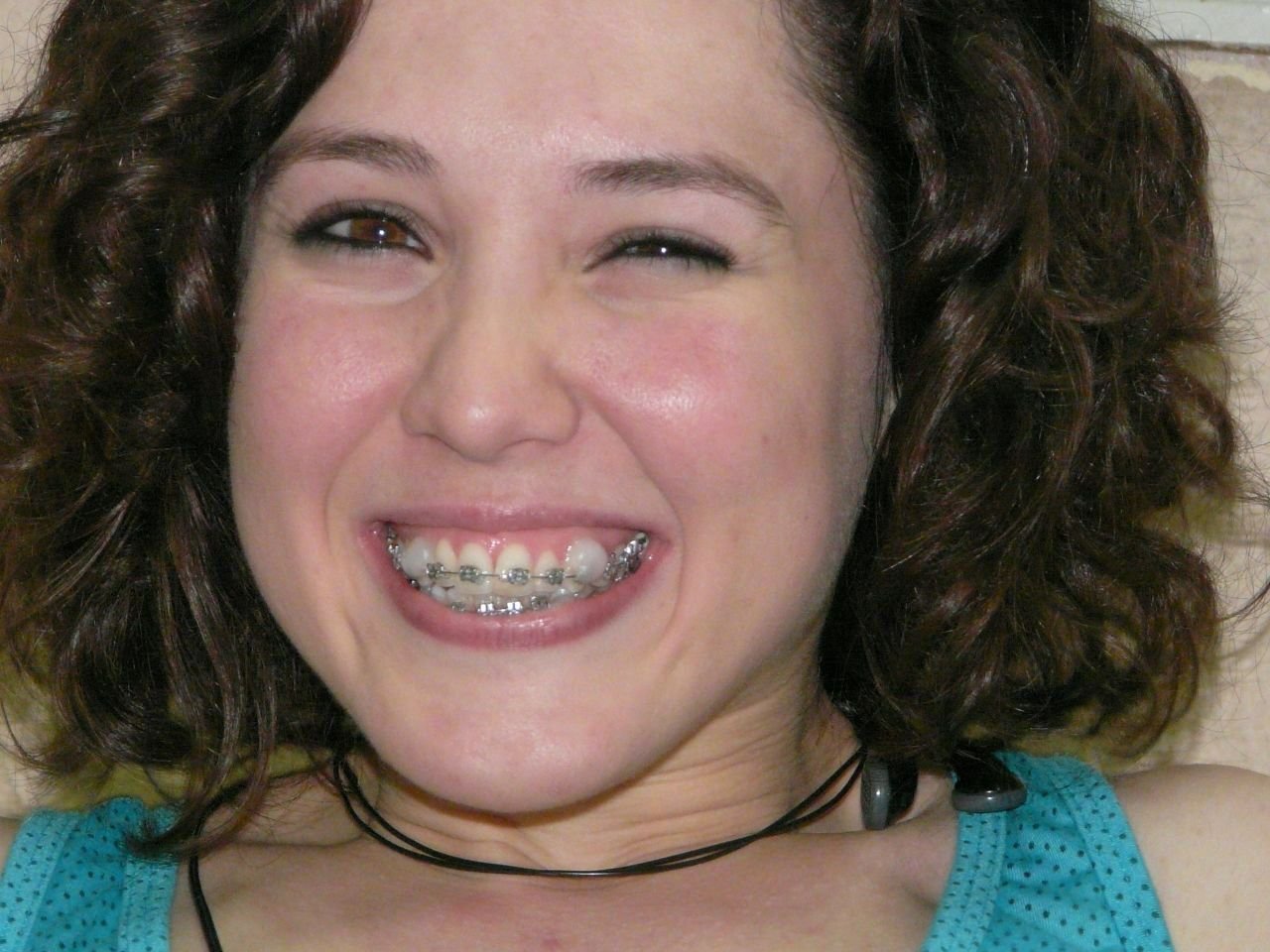 スクルンプシャス・エステフィー・フロム・アルゼンチナ・ターンズ・イントゥ・ア・ワイルド・パブリック・カムダンプ・スラット 68