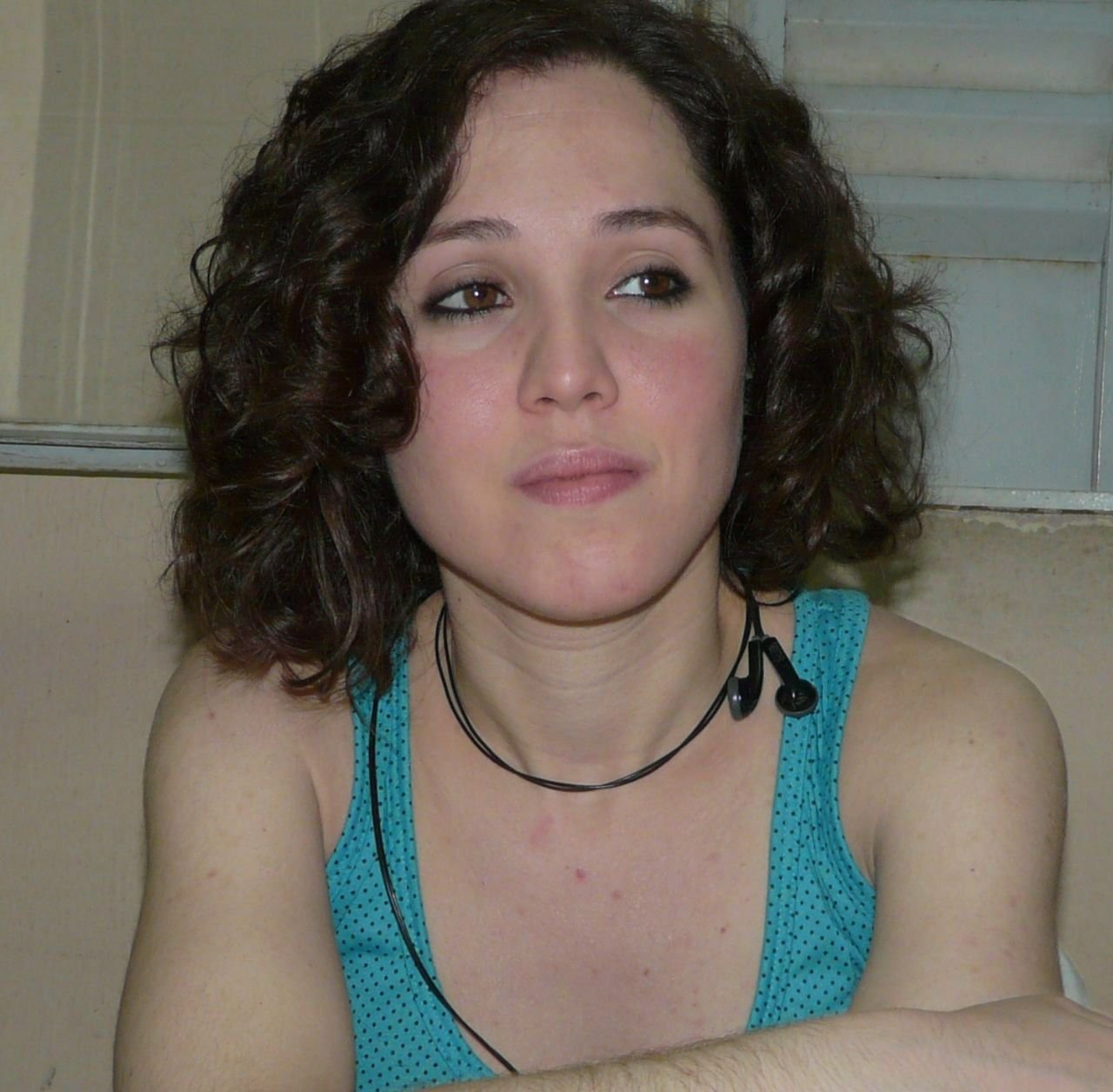 スクルンプシャス・エステフィー・フロム・アルゼンチナ・ターンズ・イントゥ・ア・ワイルド・パブリック・カムダンプ・スラット 70