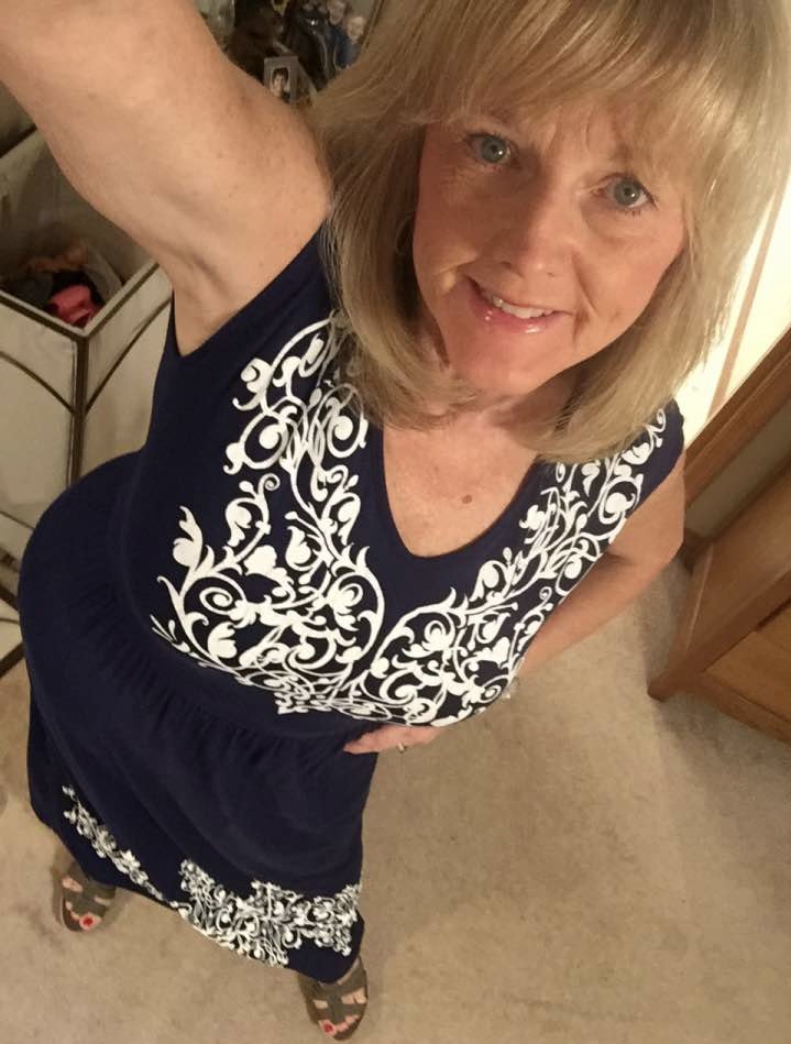 マチュア・クーガー・ターンド・ウェブスラット：ビッグ・ティット・ミルフ・ゲッツ・ワイルド・アンド・リークス・イット・オール 1