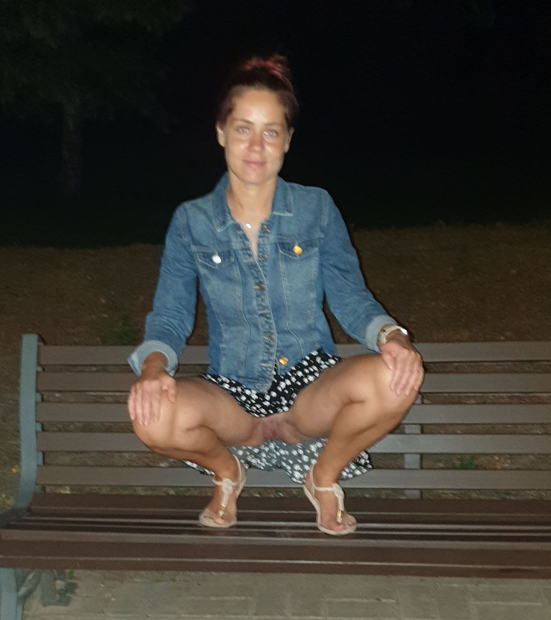 ホーニー・アマチュア・ワイフ・アギタ・コート・フラッシング・アップスカート・ライク・ア・ノーティー・焦らし 3