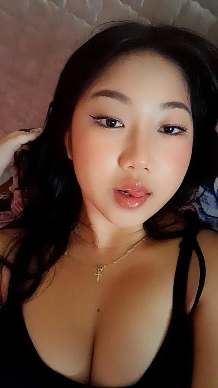 Horny Asian Sugar Babe Busts Out Her Big Tits — Add Her Snap If You Dare 4
