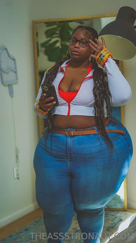 シック・エボニー・クイーン・デザイア・ムーア・バウンシング・ザット・BBWブーティー 1