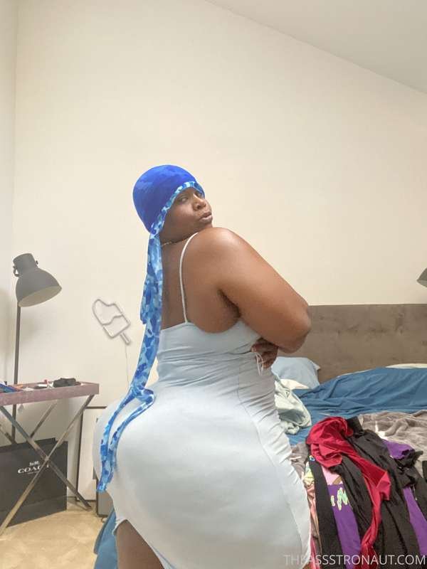 シック・エボニー・クイーン・デザイア・ムーア・バウンシング・ザット・BBWブーティー 2