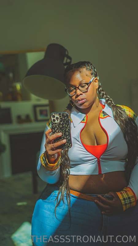 シック・エボニー・クイーン・デザイア・ムーア・バウンシング・ザット・BBWブーティー 3