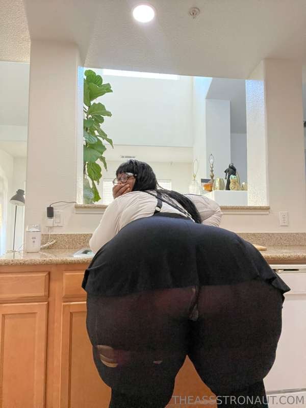 シック・エボニー・クイーン・デザイア・ムーア・バウンシング・ザット・BBWブーティー 5