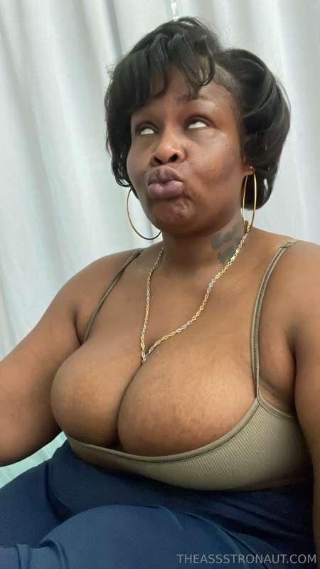 シック・エボニー・クイーン・デザイア・ムーア・バウンシング・ザット・BBWブーティー 8