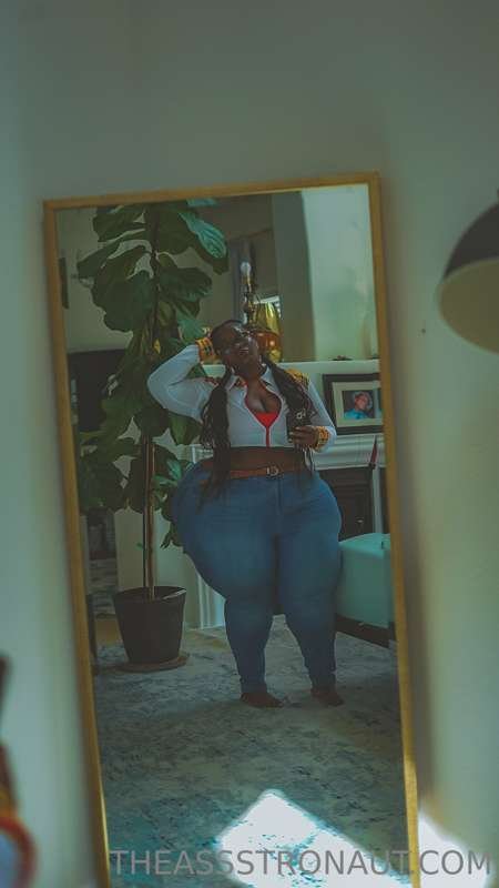 シック・エボニー・クイーン・デザイア・ムーア・バウンシング・ザット・BBWブーティー 10