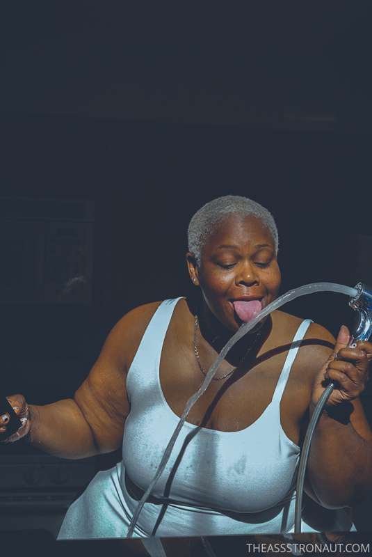 シック・エボニー・クイーン・デザイア・ムーア・バウンシング・ザット・BBWブーティー 26