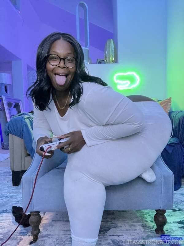 シック・エボニー・クイーン・デザイア・ムーア・バウンシング・ザット・BBWブーティー 31