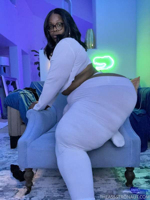 シック・エボニー・クイーン・デザイア・ムーア・バウンシング・ザット・BBWブーティー 32