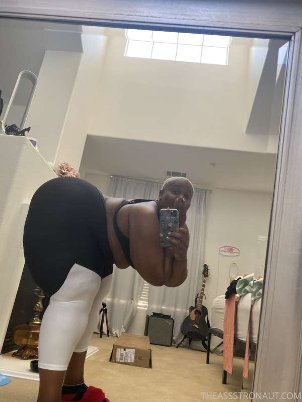 シック・エボニー・クイーン・デザイア・ムーア・バウンシング・ザット・BBWブーティー 35