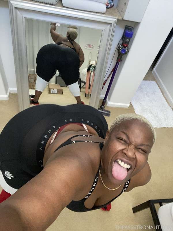 シック・エボニー・クイーン・デザイア・ムーア・バウンシング・ザット・BBWブーティー 37