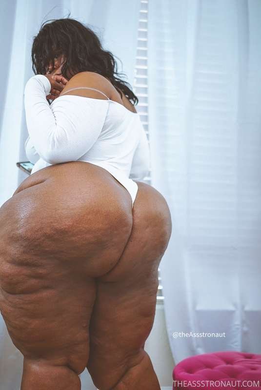 シック・エボニー・クイーン・デザイア・ムーア・バウンシング・ザット・BBWブーティー 43