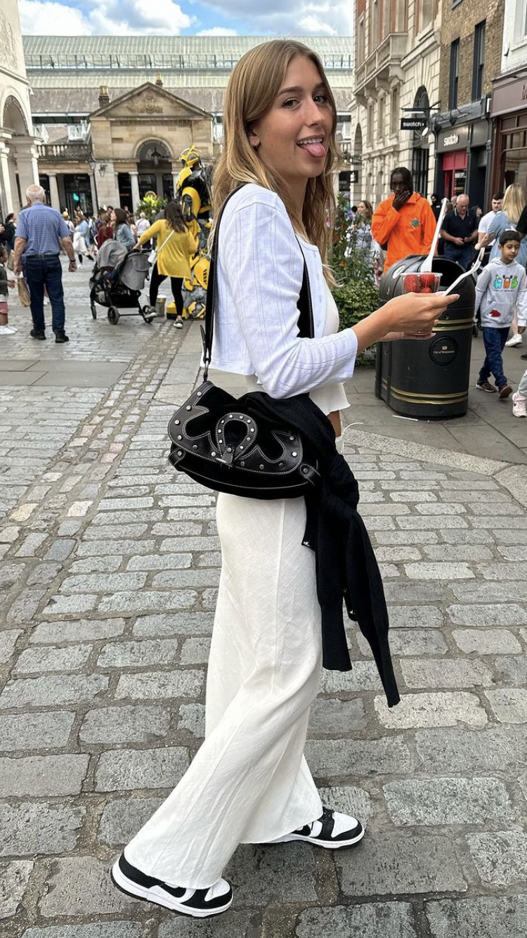 Sweet Amateur Girlfriend Melts Hearts With Her Raw Innocence 15